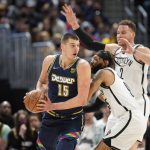 
              Denver Nuggets center Nikola Jokic, left, looks to pass the ball as Brooklyn Nets guard DeAndre' Bembry, center, and forward Blake Griffin defend in the first half of an NBA basketball game Sunday, Feb. 6, 2022, in Denver. (AP Photo/David Zalubowski)
            