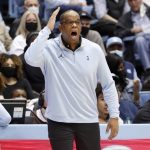 
              North Carolina head coach Hubert Davis yells instructions to his team during the second half of an NCAA college basketball game against Louisville in Chapel Hill, N.C., Monday, Feb. 21, 2022. (Ethan Hyman/The News & Observer via AP)
            