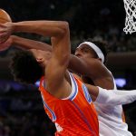 
              New York Knicks' Mitchell Robinson, right, defends against Oklahoma City Thunder's Aaron Wiggins, left, during the first half of an NBA basketball game Monday, Feb. 14, 2022, in New York. (AP Photo/John Munson)
            