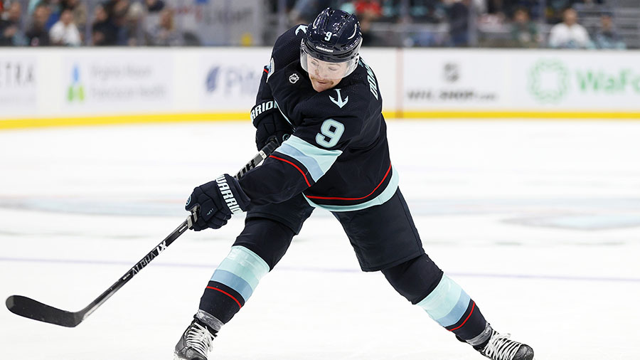 Kraken's Shane Wright given home away from home by teammate Ryan Donato