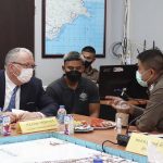 
              In this photo released by the Royal Thai Police, Assistant National Police Chief General Surachate Hakparn, right, talks with Australia's Ambassador to Thailand Allan McKinnon during a press conference at the Bo Phut police station on Koh Samui island, southern Thailand, Monday, March 7, 2022. Police in Thailand said Monday that an autopsy conducted on the body of Australian cricket star Shane Warne has concluded and he died last Friday of natural causes. (Royal Thai Police via AP)
            