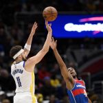 
              Golden State Warriors guard Klay Thompson (11) shoots against Washington Wizards guard Ish Smith (4) during the first half of an NBA basketball game, Sunday, March 27, 2022, in Washington. (AP Photo/Nick Wass)
            