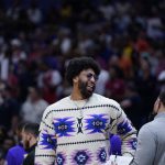 
              Los Angeles Lakers forward Anthony Davis, in street clothes due to an injury, talks during a timeout in the first half of an NBA basketball game against the New Orleans Pelicans in New Orleans, Sunday, March 27, 2022. (AP Photo/Gerald Herbert)
            