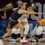
              Notre Dame guard Dara Mabrey (1) and Oklahoma guard Skylar Vann, right, fight for the ball in the first half of a second-round game in the NCAA women's college basketball tournament Monday, March 21, 2022, in Norman, Okla. (AP Photo/ Mitch Alcala)
            