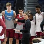 
              Arkansas head coach Eric Musselman, center, instructs his team during practice for the NCAA men's college basketball tournament Wednesday, March 23, 2022, in San Francisco. Arkansas faces Gonzaga in a Sweet 16 game on Thursday. (AP Photo/Marcio Jose Sanchez)
            