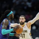
              New Orleans Pelicans center Jonas Valanciunas (17) defends against Charlotte Hornets center Montrezl Harrell, left, during the first half of an NBA basketball game on Monday, March 21, 2022, in Charlotte, N.C. (AP Photo/Rusty Jones)
            