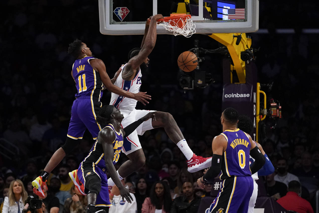 Philadelphia 76ers center DeAndre Jordan, center, dunks against Los Angeles Lakers guard Malik Monk...