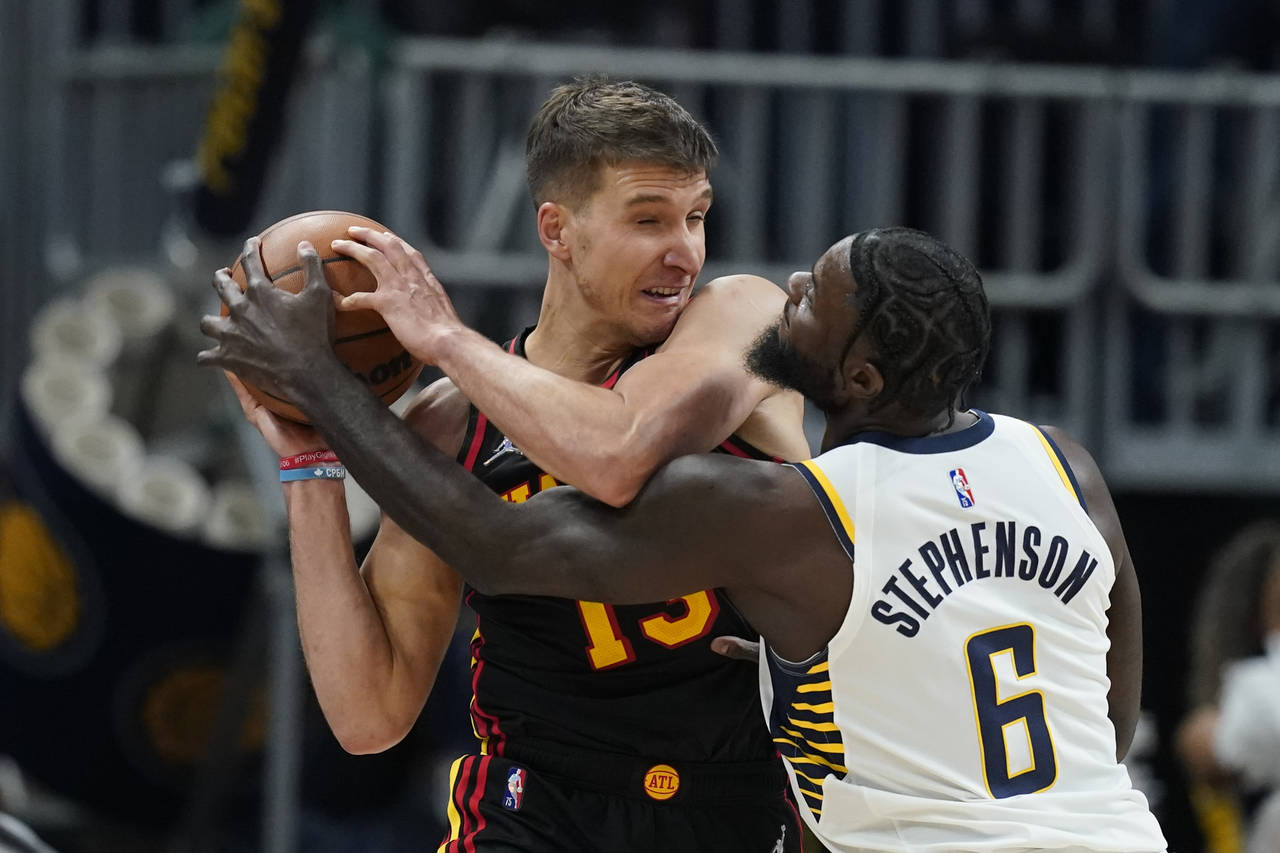 Atlanta Hawks' Bogdan Bogdanovic is defended by Indiana Pacers' Lance Stephenson during the second ...