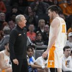 
              Tennessee head coach Rick Barnes, left, talks with John Fulkerson (10) during the first half of a college basketball game against Michigan in the second round of the NCAA tournament, Saturday, March 19, 2022, in Indianapolis. (AP Photo/Darron Cummings)
            