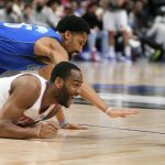 
              New York Knicks guard Alec Burks (18) and Dallas Mavericks guard Spencer Dinwiddie (26) chase the loose ball during the first half of an NBA basketball game in Dallas, Wednesday, March 9, 2022. (AP Photo/LM Otero)
            