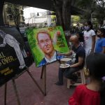 
              An Indian artist Sagar Kambli makes a painting of Australian cricketer Shane Warne as a mark of tribute to the cricketer, on a sidewalk in Mumbai, India, Saturday, March. 5, 2022. Warne, widely regarded as one of the greatest players, most astute tacticians and ultimate competitors in the long history of cricket, has died of a suspected heart attack Friday, March 4, 2022, in Koh Samui, Thailand. He was 52. (AP Photo/Rajanish Kakade)
            