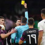 
              Mexico's Hirving Lozano, center, confronts referee Mario Escobar from Guatemala as he awards a yellow card to Mexico´s Alexis Vega during a qualifying soccer match for the FIFA World Cup Qatar 2022 against United States at Azteca stadium in Mexico City, Thursday, March 24, 2022. (AP Photo/Eduardo Verdugo)
            