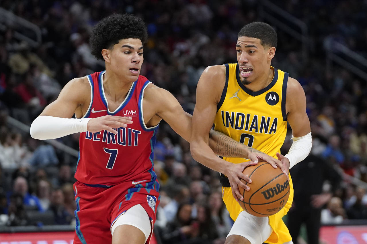 Detroit Pistons guard Killian Hayes (7) strips the ball from Indiana Pacers guard Tyrese Haliburton...
