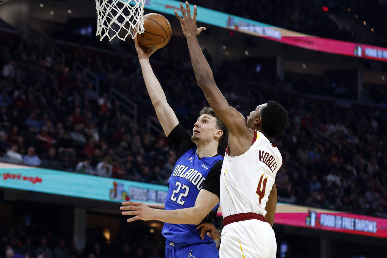 Orlando Magic's Franz Wagner (22) shoots against Cleveland Cavaliers' Evan Mobley (4) during the fi...