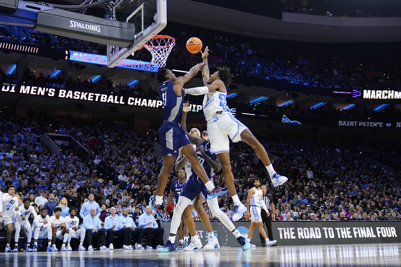 North Carolina's Leaky Black, right, goes up for a shot against St. Peter's Fousseyni Drame during ...