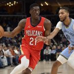 
              New Orleans Pelicans forward Tony Snell is defended by Memphis Grizzlies guard Ziaire Williams (8) in the first half of an NBA basketball game Tuesday, March 8, 2022, in Memphis, Tenn. (AP Photo/Brandon Dill)
            