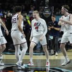 
              Gonzaga players celebrate after defeating Saint Mary's in an NCAA college basketball championship game at the West Coast Conference tournament Tuesday, March 8, 2022, in Las Vegas. (AP Photo/John Locher)
            
