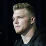 
              Michigan defensive lineman Aidan Hutchinson speaks during a press conference at the NFL football scouting combine in Indianapolis, Friday, March 4, 2022. (AP Photo/AJ Mast)
            