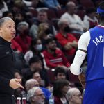 
              Los Angeles Clippers coach Tyronn Lue, left, talks to guard Reggie Jackson during the first half of the team's NBA basketball game against the Chicago Bulls in Chicago, Thursday, March 31, 2022. (AP Photo/Nam Y. Huh)
            
