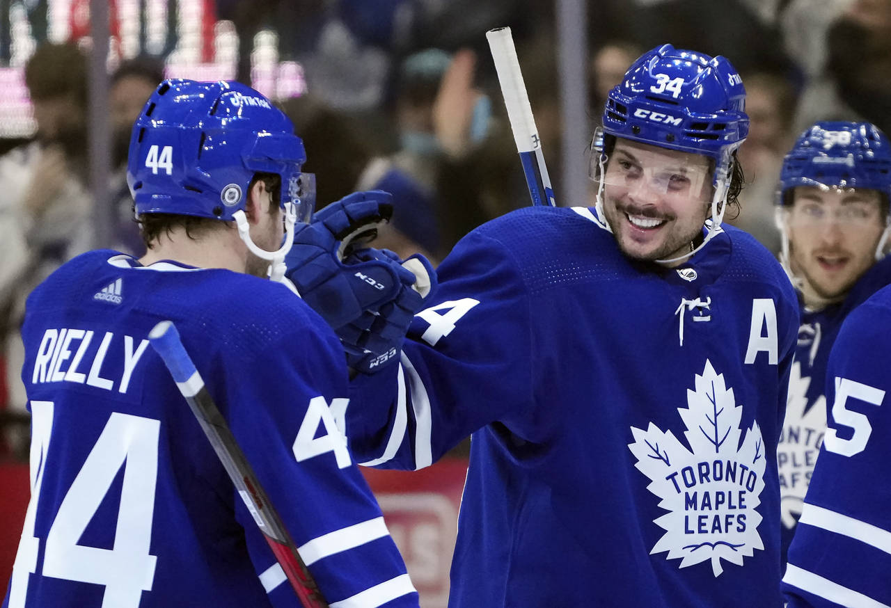Toronto Maple Leafs: Wayne Simmonds extension has expansion draft