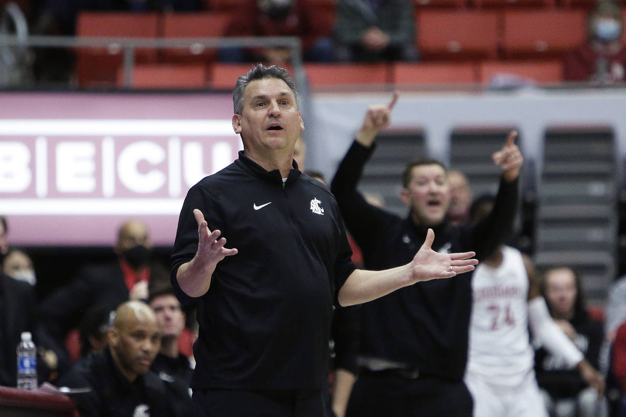 Washington State coach Kyle Smith reacts during the second half of the team's NCAA college basketba...