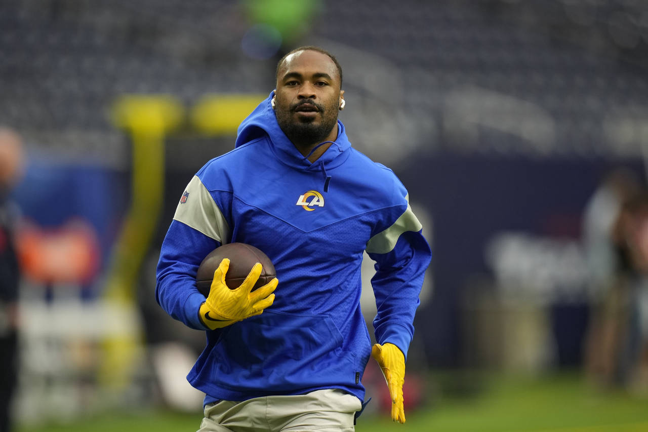 FILE — Los Angeles Rams wide receiver Robert Woods warms up before an NFL football game against t...