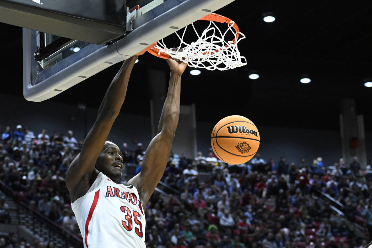 Arizona center Christian Koloko (35) dunks against TCU during the first half of a second-round NCAA...