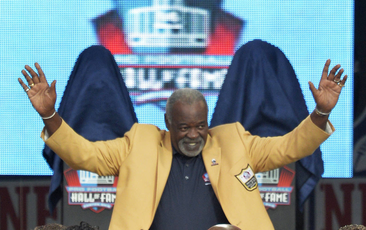 FILE - Rayfield Wright is introduced during the Pro Football Hall of Fame enshrinement ceremony Aug...