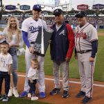 
              Los Angeles Dodgers' Freddie Freeman, center, poses with former teammates Atlanta Braves manager Brian Snitker, second from right, and hitting coach Kevin Seitzer along with members of his family after receiving the Silver Slugger award prior to a baseball game Monday, April 18, 2022, in Los Angeles. (AP Photo/Mark J. Terrill)
            