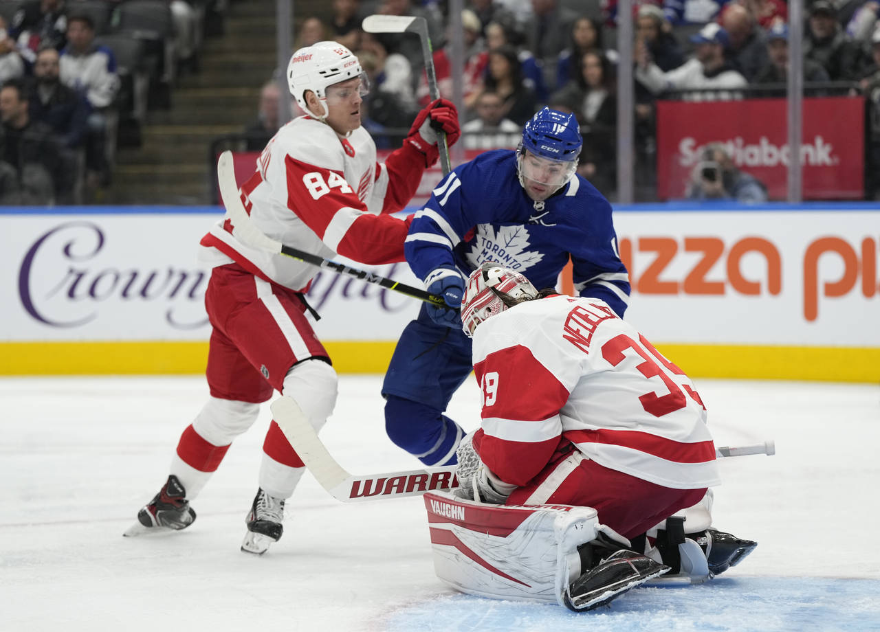 NHL: Leafs' Auston Matthews scores twice to hit 60-goal mark