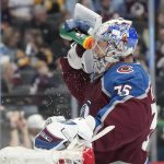 
              Colorado Avalanche goaltender Darcy Kuemper cools down in the second period of an NHL hockey game against the Pittsburgh Penguins, Saturday, April 2, 2022, in Denver. (AP Photo/David Zalubowski)
            