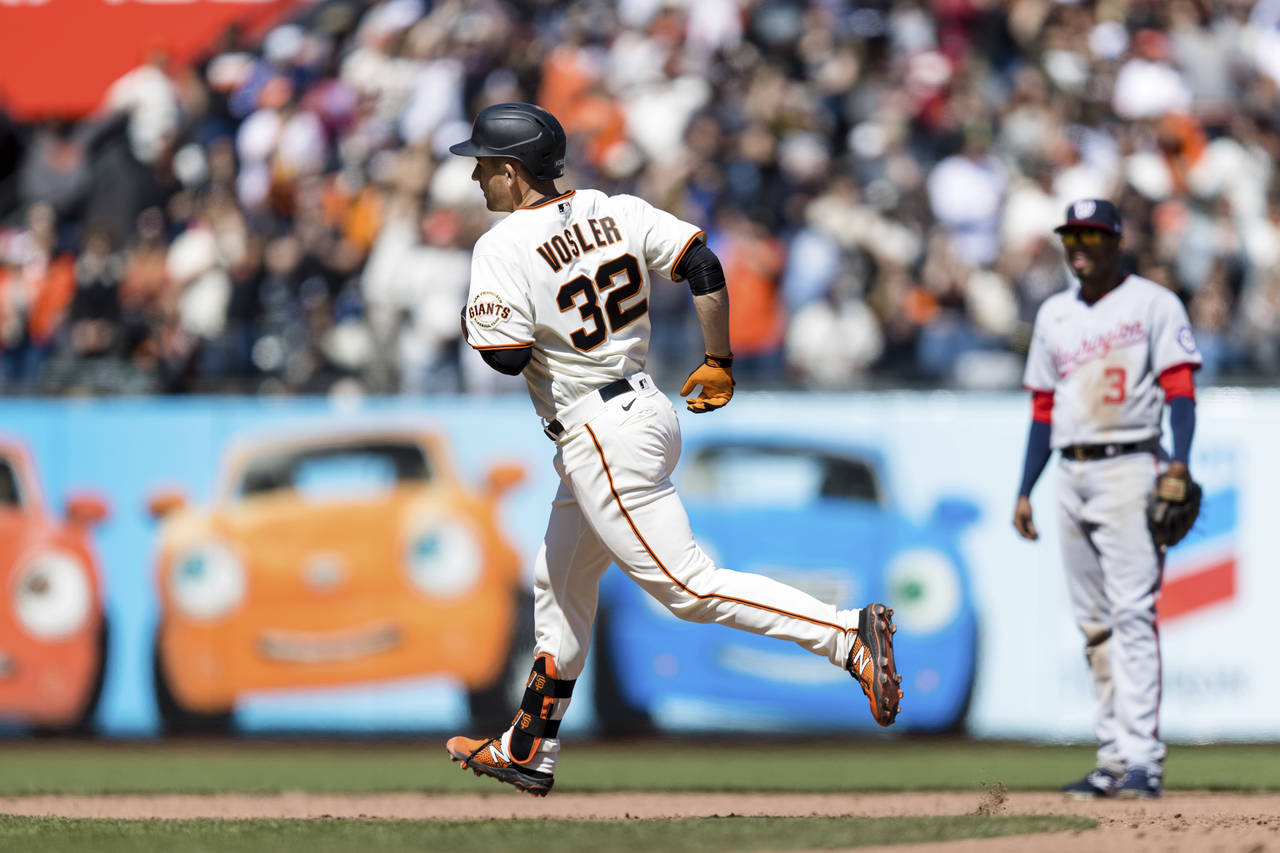 San Francisco Giants' Jason Vosler (32) runs the bases past Washington Nationals shortstop Alcides ...