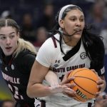 
              South Carolina's Kamilla Cardoso and Louisville's Emily Engstler go after a loose ball during the first half of a college basketball game in the semifinal round of the Women's Final Four NCAA tournament Friday, April 1, 2022, in Minneapolis. (AP Photo/Charlie Neibergall)
            