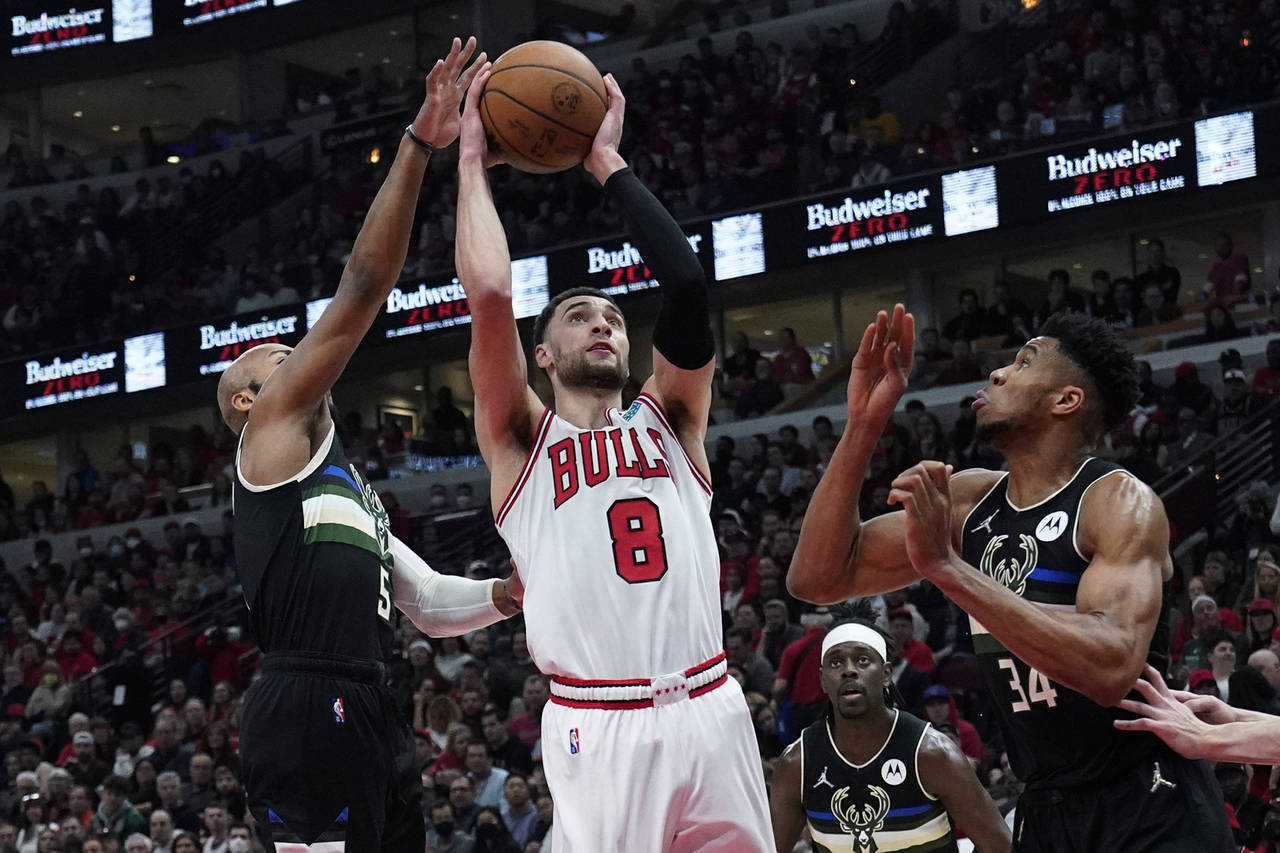 Chicago Bulls guard Zach LaVine (8) drives to the basket against Milwaukee Bucks guard Jevon Carter...