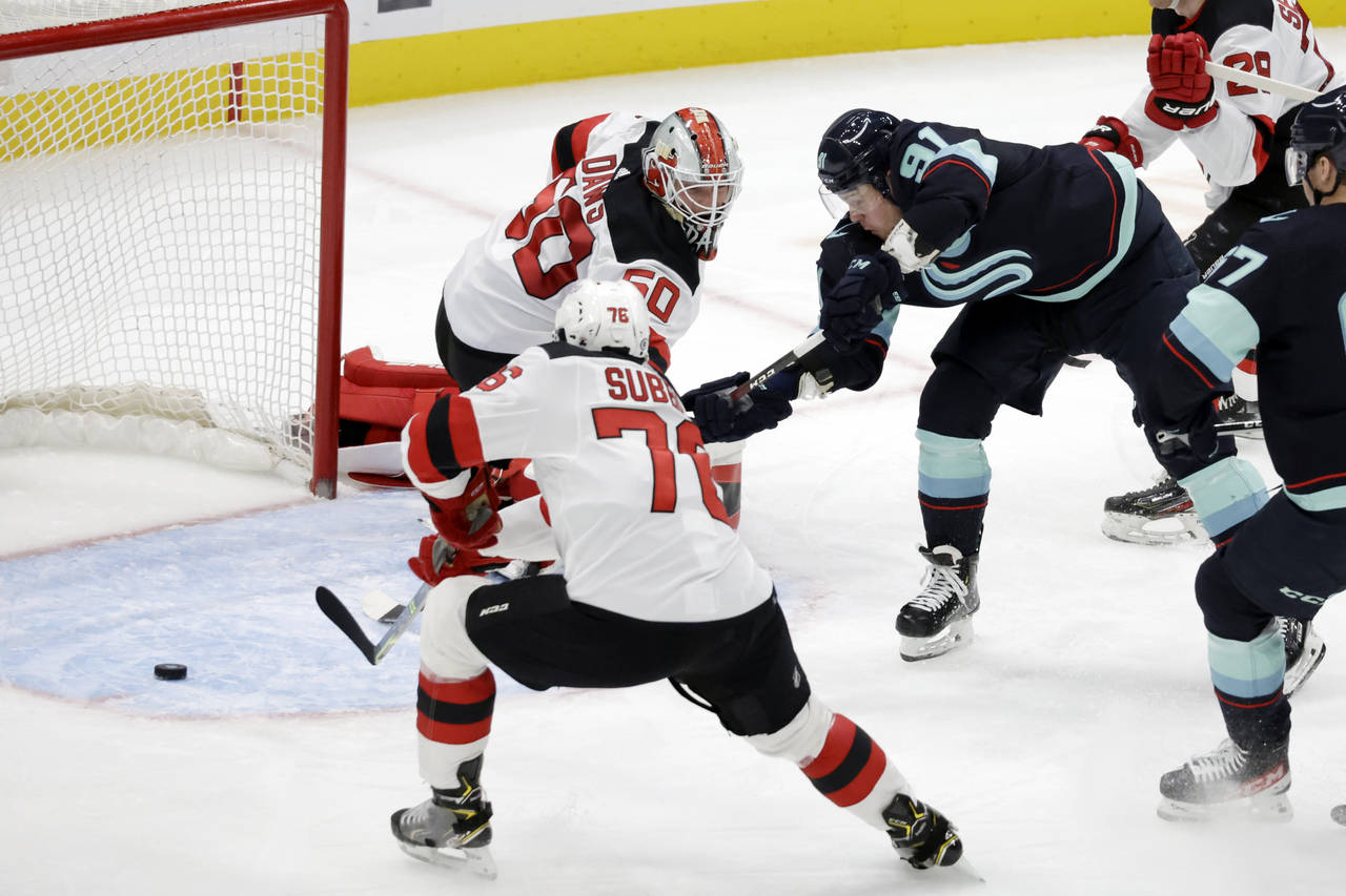 Kraken post 1st NHL victory, spoiling Preds' opener 4-3 –