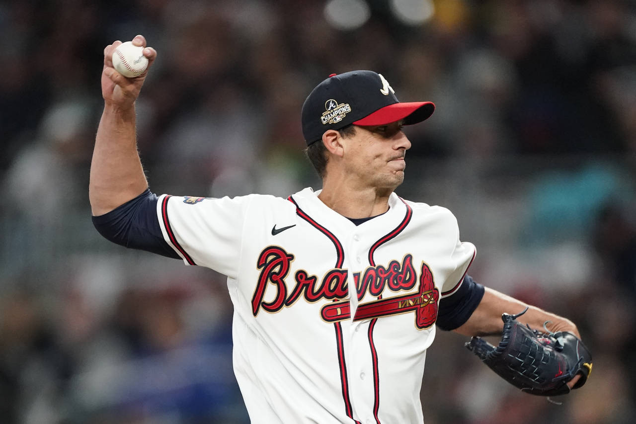 Atlanta Braves starting pitcher Charlie Morton (50) delivers in the fifth inning of a baseball game...
