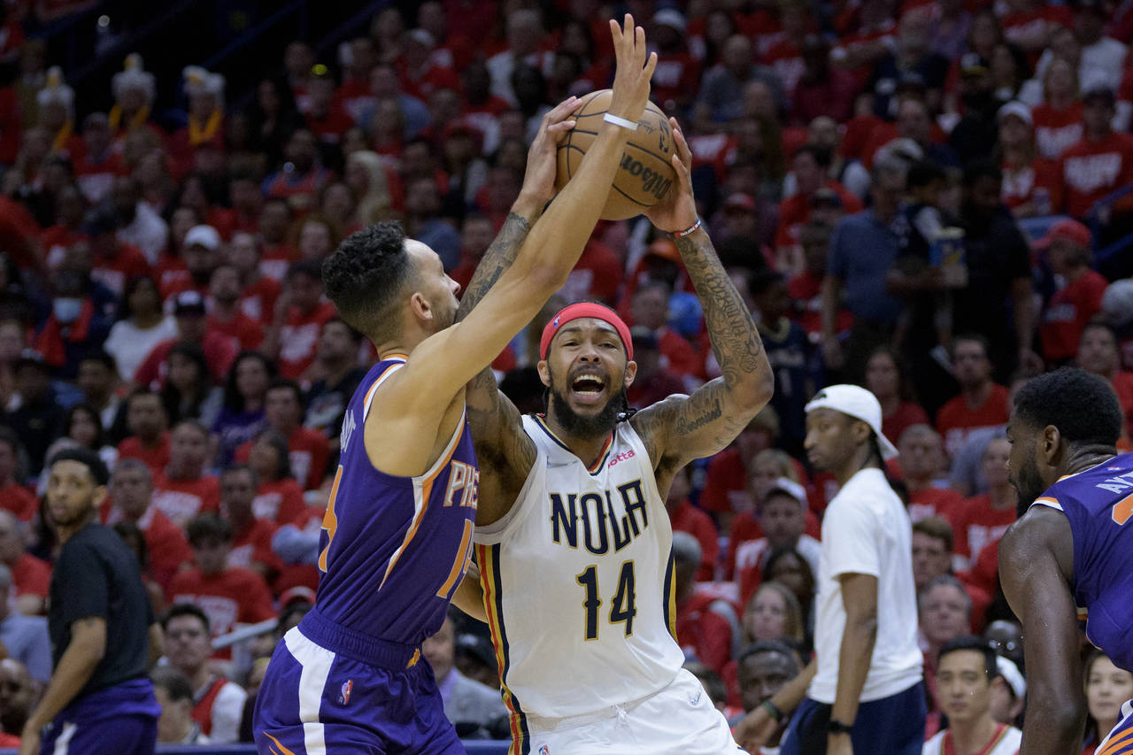 New Orleans Pelicans forward Brandon Ingram (14) shoots against Phoenix Suns guard Landry Shamet in...