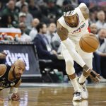 
              Los Angeles Clippers' Robert Covington (23) chases down a loose ball against Milwaukee Bucks' Jevon Carter during the first half of an NBA basketball game Friday, April 1, 2022, in Milwaukee. (AP Photo/Jeffrey Phelps)
            