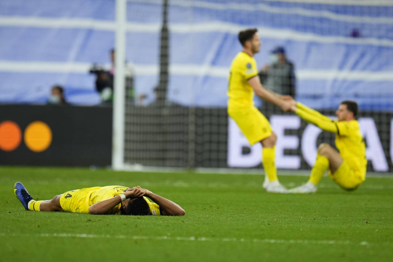 Chelsea players react at the end of the Champions League, quarterfinal second leg soccer match betw...