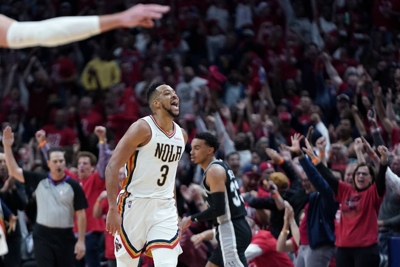 New Orleans Pelicans guard CJ McCollum (3) reacts with the crowd after scoring a 3-point basket in ...