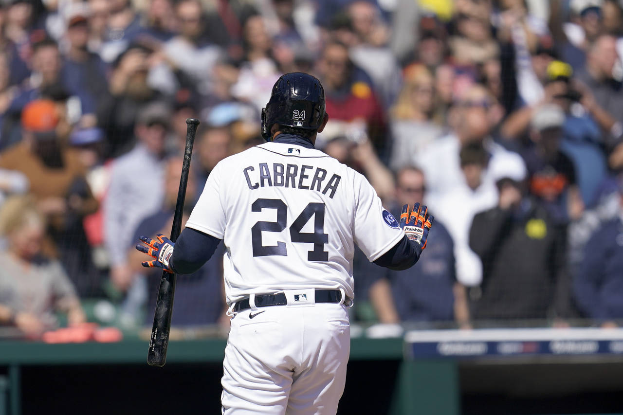 Detroit Tigers' Miguel Cabrera gestures to the crowd in the eighth inning of a baseball game agains...