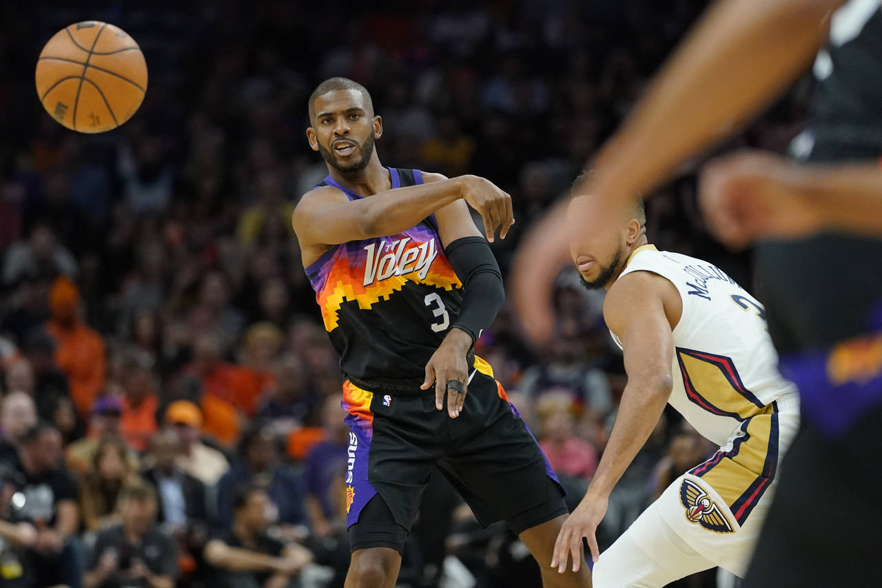 Phoenix Suns guard Chris Paul (3) passes against the New Orleans Pelicans during the first half of ...