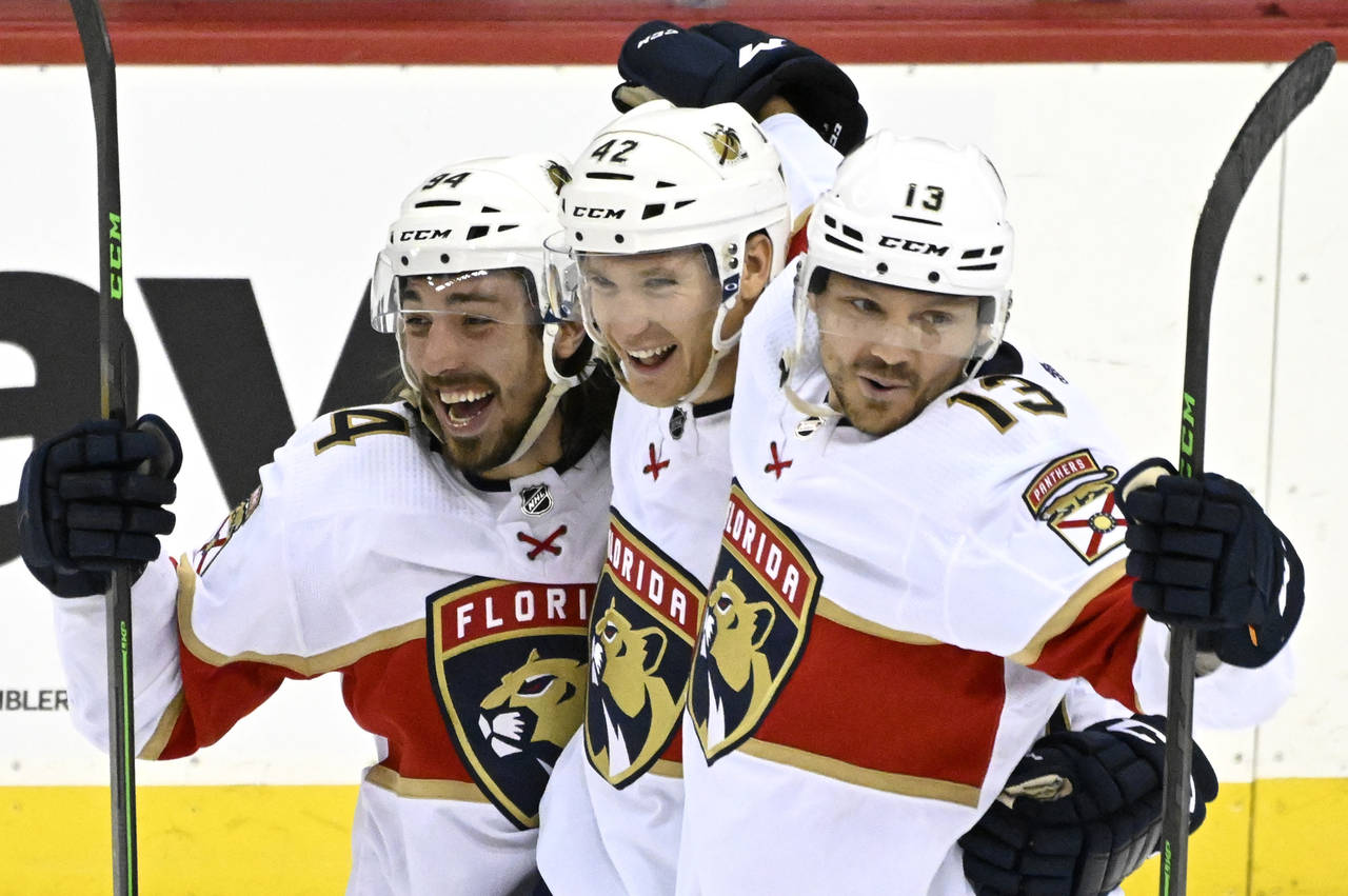 Florida Panthers defenseman Gustav Forsling (42) celebrates his goal with Ryan Lomberg (94) and Sam...