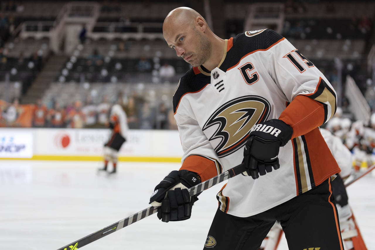 Anaheim Ducks' Ryan Getzlaf warms up for the team's NHL hockey game against San Jose Sharks in San ...