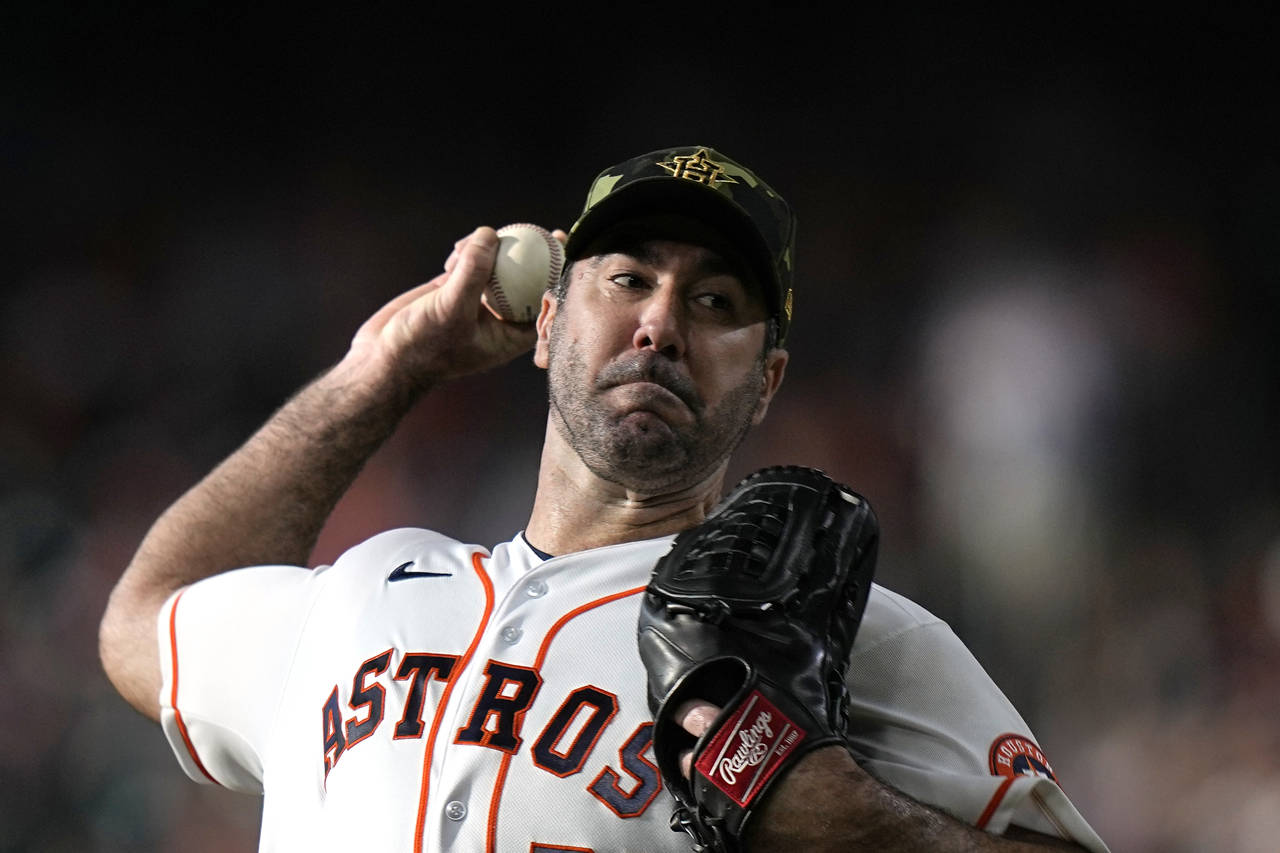 Houston Astros starting pitcher Justin Verlander throws during the first inning of a baseball game ...
