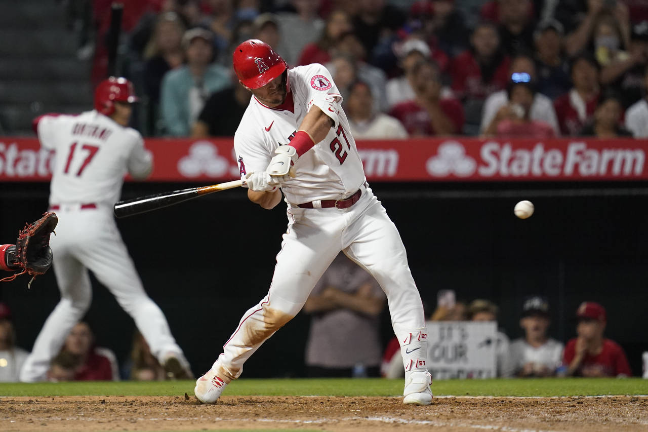 Los Angeles Angels' Mike Trout (27) doubles to center field during the fifth inning of a baseball g...