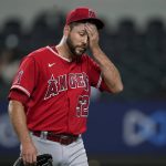 
              Los Angeles Angels relief pitcher Ryan Tepera wipes his face as he walks to the dugout after being pulled during the eighth inning of the team's baseball game against the Texas Rangers, Tuesday, May 17, 2022, in Arlington, Texas. (AP Photo/Tony Gutierrez)
            