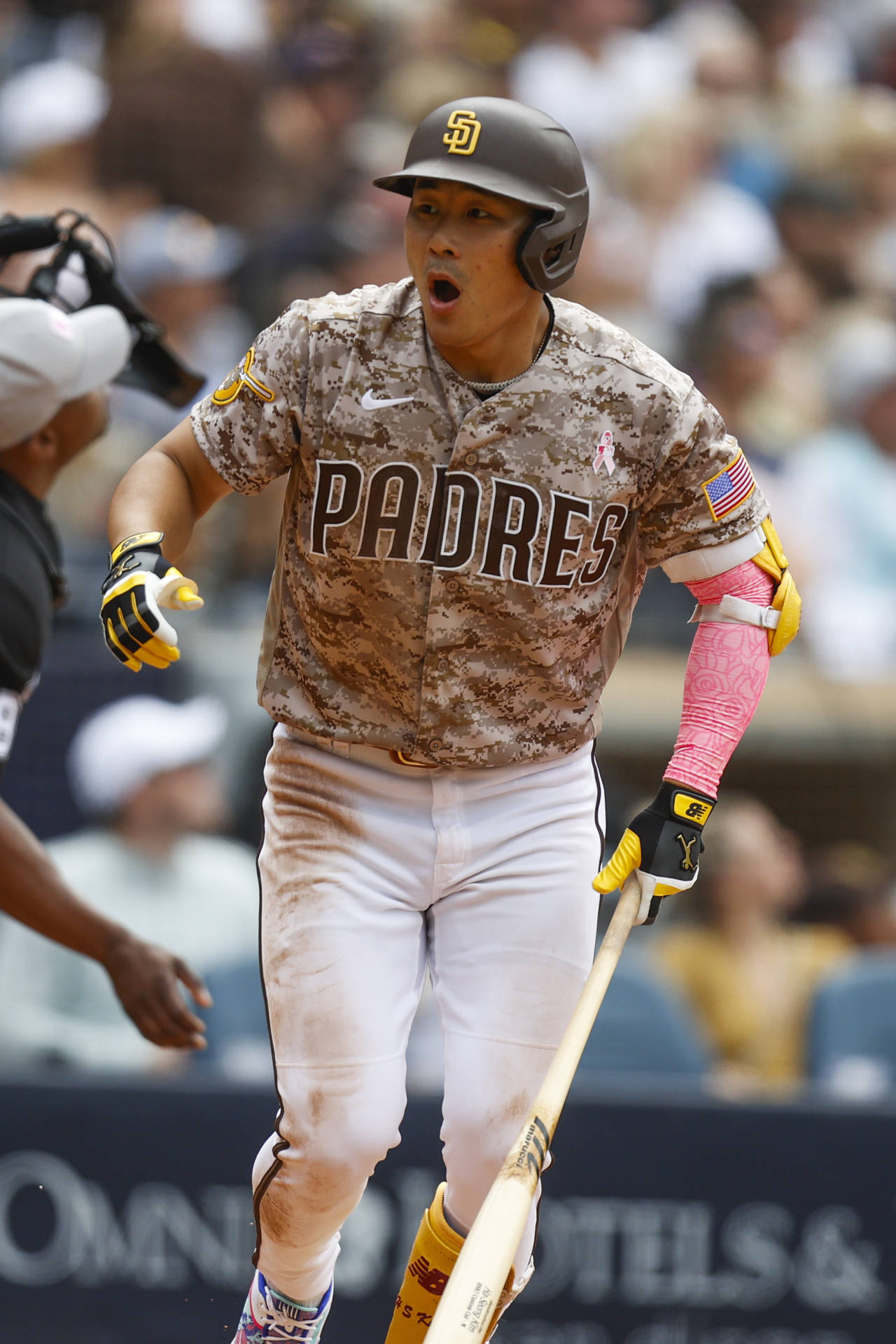 Alfaro mashes pinch-hit 3-run HR in 9th, Padres win 3-2