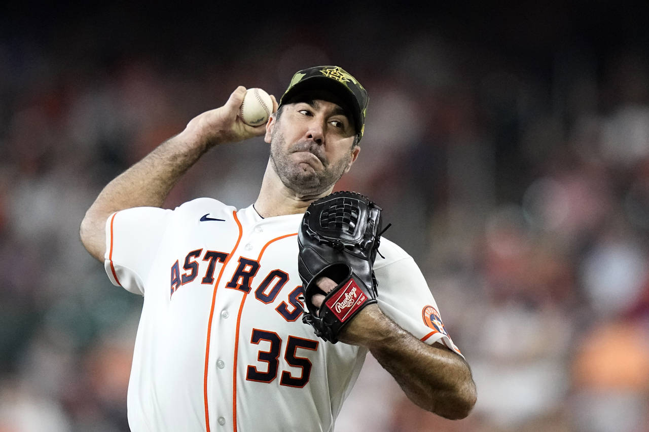 Houston Astros starting pitcher Justin Verlander throws during the first inning of a baseball game ...
