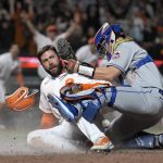 
              San Francisco Giants' Darin Ruf (33) scores the winning run as New York Mets catcher Tomas Nido, right, drops the ball during the ninth inning of a baseball game in San Francisco, Tuesday, May 24, 2022. The Giants win 13-12. (AP Photo/Tony Avelar)
            